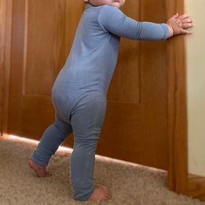 Kye BABY 6-12 zip romper